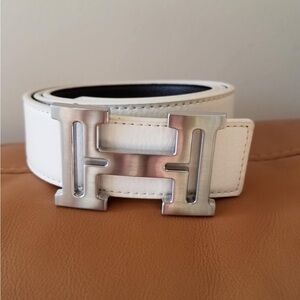 Chic Belt with Silver Buckle with Timeless Appeal